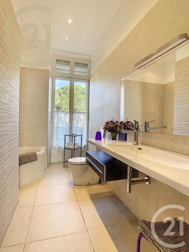 Appartement F3 à vendre - 3 pièces - 91.25 m2 - CANNES - 06 - PROVENCE-ALPES-COTE-D-AZUR - Century 21 Immobilier Service Appartement F3 à vendre - 3 pièces - 91.25 m2 - CANNES - 06 - PROVENCE-ALPES-COTE-D-AZUR - Century 21 Immobilier Service