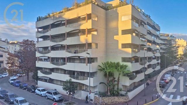 Appartement F2 à vendre - 2 pièces - 25.71 m2 - CANNES - 06 - PROVENCE-ALPES-COTE-D-AZUR - Century 21 Immobilier Service