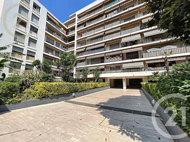 Afficher la photo en grand Appartement F1 à vendre - 1 pièce - 27.79 m2 - CANNES - 06 - PROVENCE-ALPES-COTE-D-AZUR - Century 21 Immobilier Service