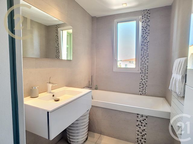 Appartement F3 à vendre - 3 pièces - 99.16 m2 - CANNES - 06 - PROVENCE-ALPES-COTE-D-AZUR - Century 21 Immobilier Service Appartement F3 à vendre - 3 pièces - 99.16 m2 - CANNES - 06 - PROVENCE-ALPES-COTE-D-AZUR - Century 21 Immobilier Service