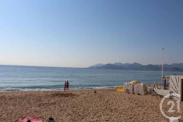 Appartement F2 à vendre - 2 pièces - 56.0 m2 - CANNES - 06 - PROVENCE-ALPES-COTE-D-AZUR - Century 21 Immobilier Service Appartement F2 à vendre - 2 pièces - 56.0 m2 - CANNES - 06 - PROVENCE-ALPES-COTE-D-AZUR - Century 21 Immobilier Service