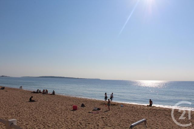 Appartement F2 à vendre - 2 pièces - 56.0 m2 - CANNES - 06 - PROVENCE-ALPES-COTE-D-AZUR - Century 21 Immobilier Service Appartement F2 à vendre - 2 pièces - 56.0 m2 - CANNES - 06 - PROVENCE-ALPES-COTE-D-AZUR - Century 21 Immobilier Service