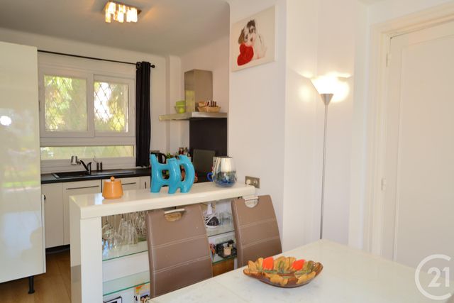Afficher la photo en grand Appartement F3 à vendre - 3 pièces - 75.06 m2 - CANNES - 06 - PROVENCE-ALPES-COTE-D-AZUR - Century 21 Immobilier Service