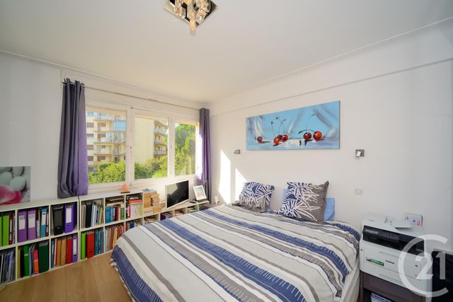 Afficher la photo en grand Appartement F3 à vendre - 3 pièces - 75.06 m2 - CANNES - 06 - PROVENCE-ALPES-COTE-D-AZUR - Century 21 Immobilier Service