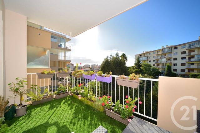 Afficher la photo en grand Appartement F3 à vendre - 3 pièces - 75.06 m2 - CANNES - 06 - PROVENCE-ALPES-COTE-D-AZUR - Century 21 Immobilier Service