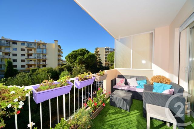 Afficher la photo en grand Appartement F3 à vendre - 3 pièces - 75.06 m2 - CANNES - 06 - PROVENCE-ALPES-COTE-D-AZUR - Century 21 Immobilier Service