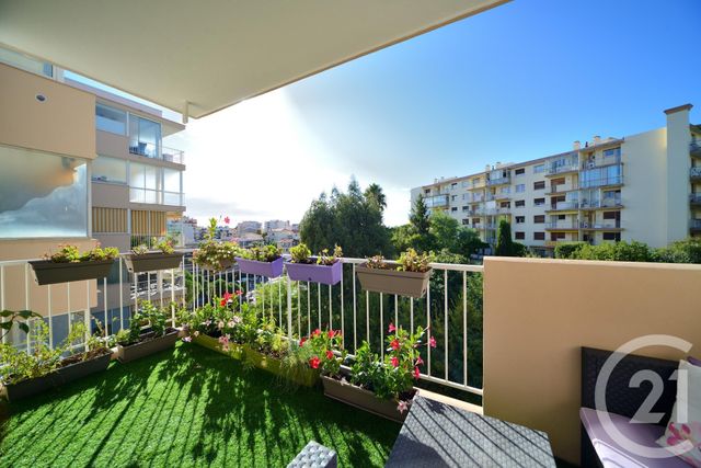 Afficher la photo en grand Appartement F3 à vendre - 3 pièces - 75.06 m2 - CANNES - 06 - PROVENCE-ALPES-COTE-D-AZUR - Century 21 Immobilier Service