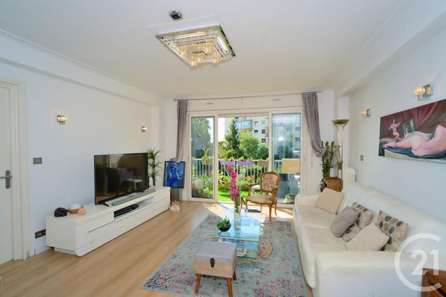 Afficher la photo en grand Appartement F3 à vendre - 3 pièces - 75.06 m2 - CANNES - 06 - PROVENCE-ALPES-COTE-D-AZUR - Century 21 Immobilier Service