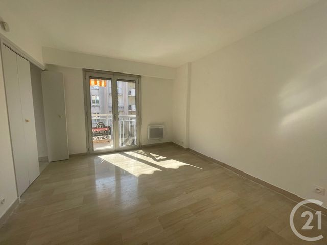Afficher la photo en grand Studio à louer - 1 pièce - 20.26 m2 - CANNES - 06 - PROVENCE-ALPES-COTE-D-AZUR - Century 21 Immobilier Service