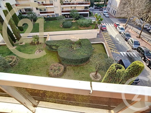 Afficher la photo en grand Appartement F2 à vendre - 2 pièces - 46.6 m2 - CANNES - 06 - PROVENCE-ALPES-COTE-D-AZUR - Century 21 Immobilier Service
