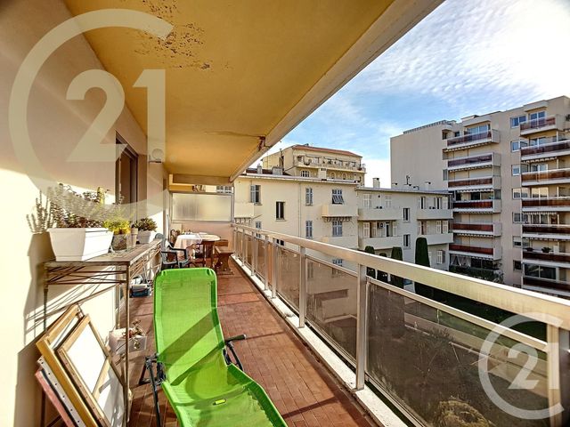 Afficher la photo en grand Appartement F2 à vendre - 2 pièces - 46.6 m2 - CANNES - 06 - PROVENCE-ALPES-COTE-D-AZUR - Century 21 Immobilier Service