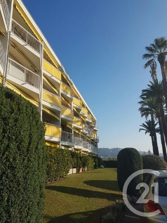 Afficher la photo en grand Appartement F2 à vendre - 2 pièces - 58.05 m2 - CANNES - 06 - PROVENCE-ALPES-COTE-D-AZUR - Century 21 Immobilier Service