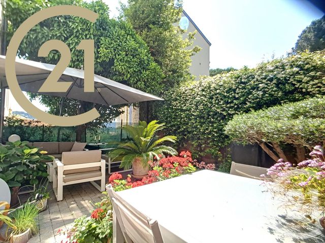 Appartement F4 à vendre - 4 pièces - 114.54 m2 - CANNES - 06 - PROVENCE-ALPES-COTE-D-AZUR - Century 21 Immobilier Service Appartement F4 à vendre - 4 pièces - 114.54 m2 - CANNES - 06 - PROVENCE-ALPES-COTE-D-AZUR - Century 21 Immobilier Service