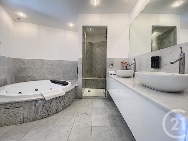 Afficher la photo en grand Appartement F5 à vendre - 5 pièces - 141.0 m2 - CANNES - 06 - PROVENCE-ALPES-COTE-D-AZUR - Century 21 Immobilier Service