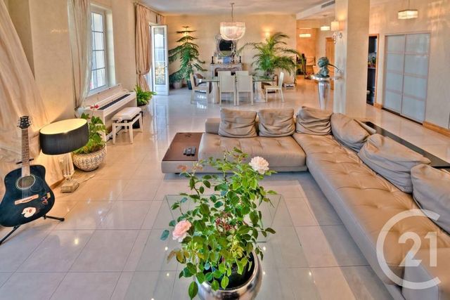 Afficher la photo en grand Appartement F4 à vendre - 4 pièces - 155.0 m2 - CANNES - 06 - PROVENCE-ALPES-COTE-D-AZUR - Century 21 Immobilier Service