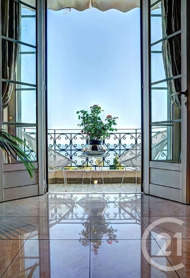 Afficher la photo en grand Appartement F4 à vendre - 4 pièces - 155.0 m2 - CANNES - 06 - PROVENCE-ALPES-COTE-D-AZUR - Century 21 Immobilier Service