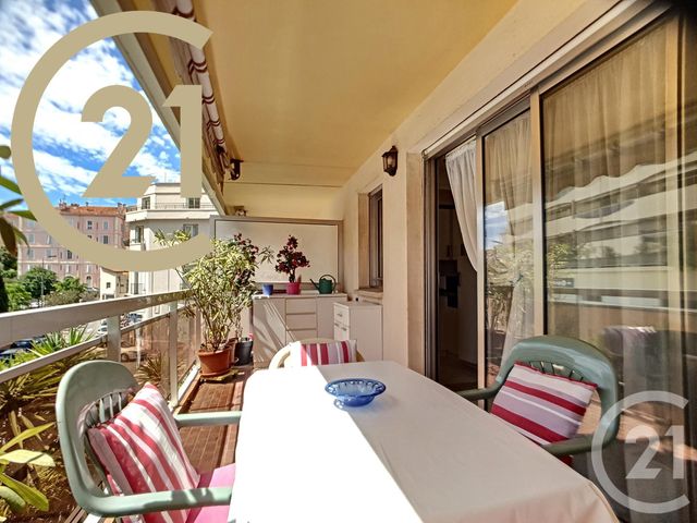 Appartement F1 à vendre - 1 pièce - 26.0 m2 - CANNES - 06 - PROVENCE-ALPES-COTE-D-AZUR - Century 21 Immobilier Service Appartement F1 à vendre - 1 pièce - 26.0 m2 - CANNES - 06 - PROVENCE-ALPES-COTE-D-AZUR - Century 21 Immobilier Service