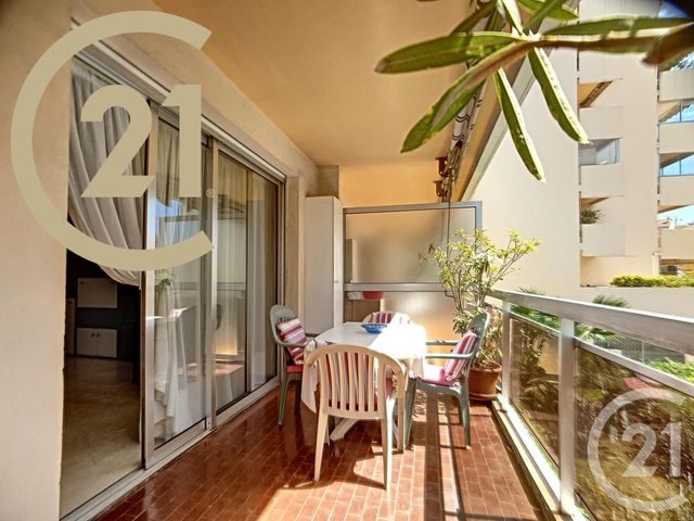 Appartement F1 à vendre - 1 pièce - 26.0 m2 - CANNES - 06 - PROVENCE-ALPES-COTE-D-AZUR - Century 21 Immobilier Service Appartement F1 à vendre - 1 pièce - 26.0 m2 - CANNES - 06 - PROVENCE-ALPES-COTE-D-AZUR - Century 21 Immobilier Service