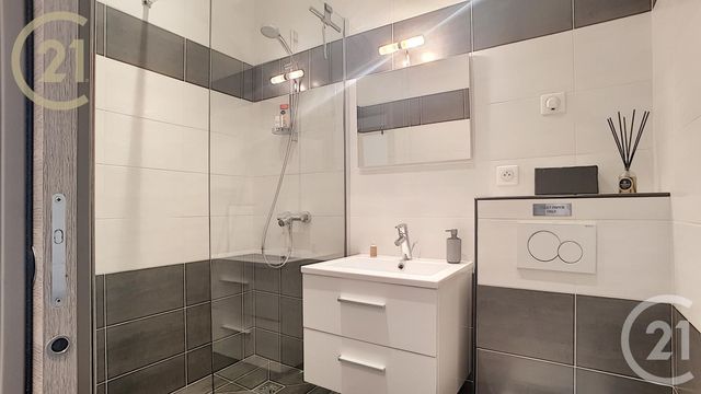 Appartement F3 à vendre - 3 pièces - 46.5 m2 - CANNES - 06 - PROVENCE-ALPES-COTE-D-AZUR - Century 21 Immobilier Service Appartement F3 à vendre - 3 pièces - 46.5 m2 - CANNES - 06 - PROVENCE-ALPES-COTE-D-AZUR - Century 21 Immobilier Service