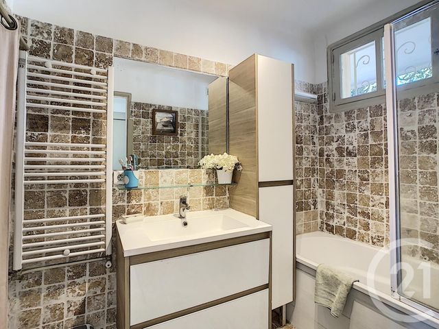 Appartement F3 à louer - 3 pièces - 49.0 m2 - CANNES - 06 - PROVENCE-ALPES-COTE-D-AZUR - Century 21 Immobilier Service Appartement F3 à louer - 3 pièces - 49.0 m2 - CANNES - 06 - PROVENCE-ALPES-COTE-D-AZUR - Century 21 Immobilier Service
