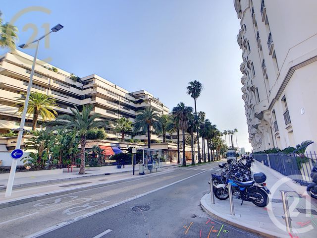Appartement F3 à vendre - 3 pièces - 60.32 m2 - CANNES - 06 - PROVENCE-ALPES-COTE-D-AZUR - Century 21 Immobilier Service Appartement F3 à vendre - 3 pièces - 60.32 m2 - CANNES - 06 - PROVENCE-ALPES-COTE-D-AZUR - Century 21 Immobilier Service