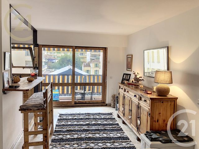 Appartement F2 à vendre - 2 pièces - 42.0 m2 - CANNES - 06 - PROVENCE-ALPES-COTE-D-AZUR - Century 21 Immobilier Service Appartement F2 à vendre - 2 pièces - 42.0 m2 - CANNES - 06 - PROVENCE-ALPES-COTE-D-AZUR - Century 21 Immobilier Service
