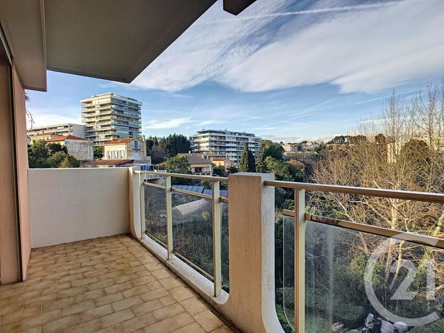 Appartement F2 à louer - 2 pièces - 52.42 m2 - CANNES - 06 - PROVENCE-ALPES-COTE-D-AZUR - Century 21 Immobilier Service Appartement F2 à louer - 2 pièces - 52.42 m2 - CANNES - 06 - PROVENCE-ALPES-COTE-D-AZUR - Century 21 Immobilier Service