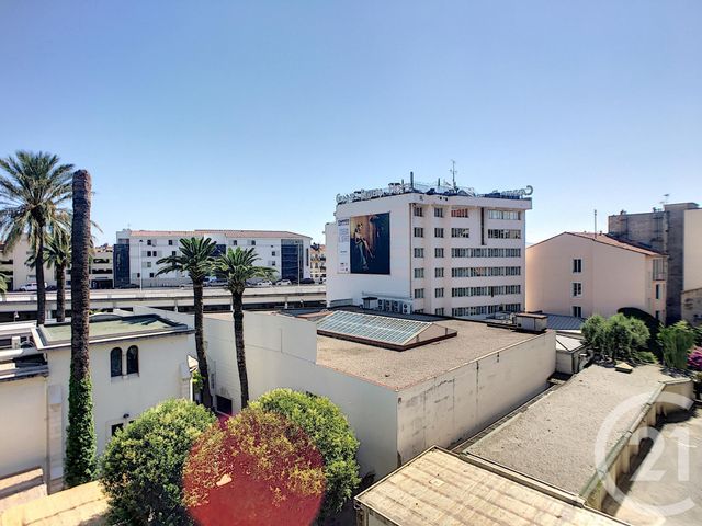 Appartement F2 à louer - 2 pièces - 30.89 m2 - CANNES - 06 - PROVENCE-ALPES-COTE-D-AZUR - Century 21 Immobilier Service Appartement F2 à louer - 2 pièces - 30.89 m2 - CANNES - 06 - PROVENCE-ALPES-COTE-D-AZUR - Century 21 Immobilier Service