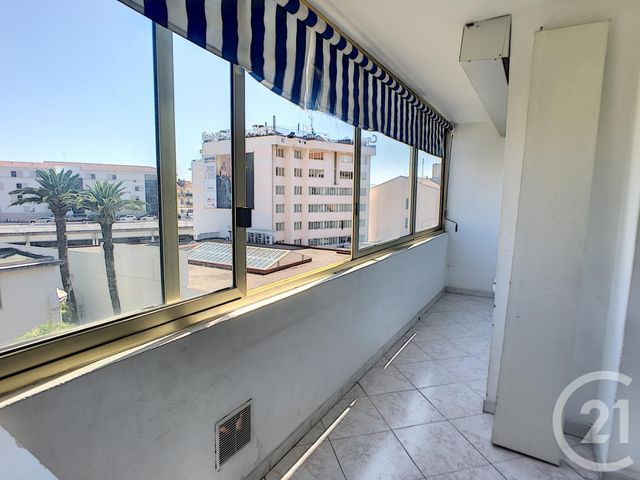 Appartement F2 à louer - 2 pièces - 30.89 m2 - CANNES - 06 - PROVENCE-ALPES-COTE-D-AZUR - Century 21 Immobilier Service Appartement F2 à louer - 2 pièces - 30.89 m2 - CANNES - 06 - PROVENCE-ALPES-COTE-D-AZUR - Century 21 Immobilier Service