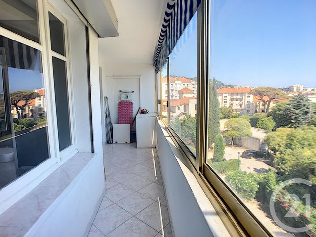 Appartement F2 à louer - 2 pièces - 30.89 m2 - CANNES - 06 - PROVENCE-ALPES-COTE-D-AZUR - Century 21 Immobilier Service Appartement F2 à louer - 2 pièces - 30.89 m2 - CANNES - 06 - PROVENCE-ALPES-COTE-D-AZUR - Century 21 Immobilier Service