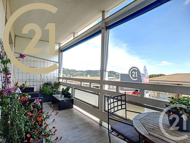 Appartement F2 à vendre - 2 pièces - 44.18 m2 - CANNES - 06 - PROVENCE-ALPES-COTE-D-AZUR - Century 21 Immobilier Service Appartement F2 à vendre - 2 pièces - 44.18 m2 - CANNES - 06 - PROVENCE-ALPES-COTE-D-AZUR - Century 21 Immobilier Service