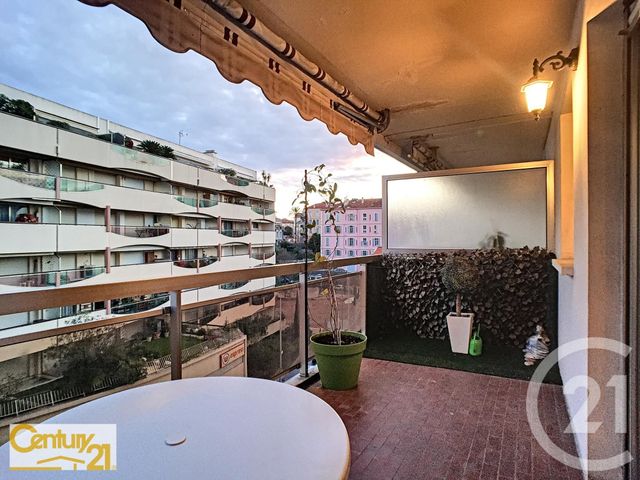 Appartement F1 à louer - 1 pièce - 25.06 m2 - CANNES - 06 - PROVENCE-ALPES-COTE-D-AZUR - Century 21 Immobilier Service Appartement F1 à louer - 1 pièce - 25.06 m2 - CANNES - 06 - PROVENCE-ALPES-COTE-D-AZUR - Century 21 Immobilier Service