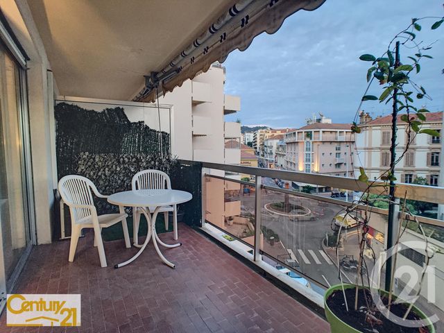 Appartement F1 à louer - 1 pièce - 25.06 m2 - CANNES - 06 - PROVENCE-ALPES-COTE-D-AZUR - Century 21 Immobilier Service Appartement F1 à louer - 1 pièce - 25.06 m2 - CANNES - 06 - PROVENCE-ALPES-COTE-D-AZUR - Century 21 Immobilier Service