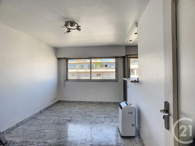 Appartement F1 à louer - 1 pièce - 25.52 m2 - CANNES - 06 - PROVENCE-ALPES-COTE-D-AZUR - Century 21 Immobilier Service Appartement F1 à louer - 1 pièce - 25.52 m2 - CANNES - 06 - PROVENCE-ALPES-COTE-D-AZUR - Century 21 Immobilier Service