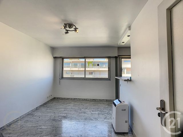 Appartement F1 à louer - 1 pièce - 25.52 m2 - CANNES - 06 - PROVENCE-ALPES-COTE-D-AZUR - Century 21 Immobilier Service Appartement F1 à louer - 1 pièce - 25.52 m2 - CANNES - 06 - PROVENCE-ALPES-COTE-D-AZUR - Century 21 Immobilier Service