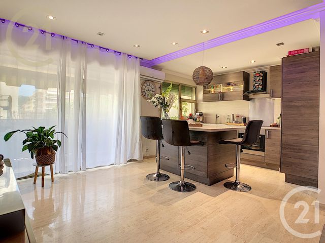 Afficher la photo en grand Appartement F2 à vendre - 2 pièces - 49.16 m2 - CANNES - 06 - PROVENCE-ALPES-COTE-D-AZUR - Century 21 Immobilier Service