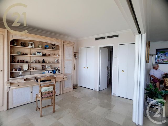 Afficher la photo en grand Appartement F3 à vendre - 3 pièces - 84.25 m2 - JUAN LES PINS - 06 - PROVENCE-ALPES-COTE-D-AZUR - Century 21 Immobilier Service