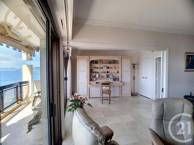Afficher la photo en grand Appartement F3 à vendre - 3 pièces - 84.25 m2 - JUAN LES PINS - 06 - PROVENCE-ALPES-COTE-D-AZUR - Century 21 Immobilier Service