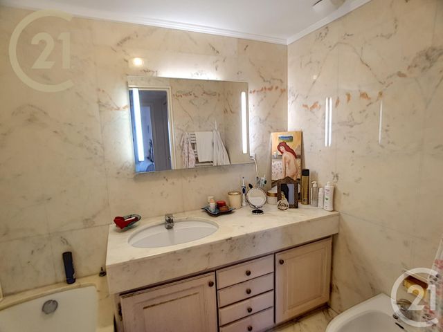 Afficher la photo en grand Appartement F3 à vendre - 3 pièces - 84.25 m2 - JUAN LES PINS - 06 - PROVENCE-ALPES-COTE-D-AZUR - Century 21 Immobilier Service