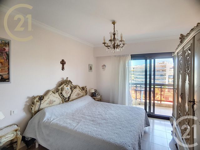 Afficher la photo en grand Appartement F3 à vendre - 3 pièces - 84.25 m2 - JUAN LES PINS - 06 - PROVENCE-ALPES-COTE-D-AZUR - Century 21 Immobilier Service