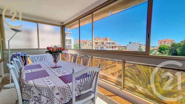 Afficher la photo en grand Appartement F2 à vendre - 2 pièces - 62.14 m2 - CANNES - 06 - PROVENCE-ALPES-COTE-D-AZUR - Century 21 Immobilier Service