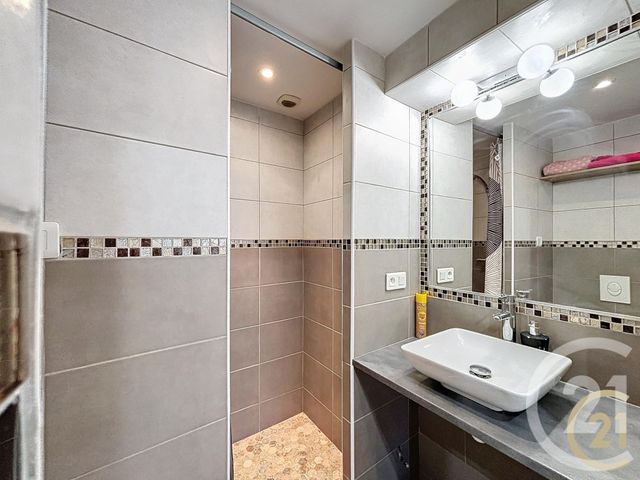 Appartement Studio à vendre - 2 pièces - 27.51 m2 - LE CANNET - 06 - PROVENCE-ALPES-COTE-D-AZUR - Century 21 Immobilier Service