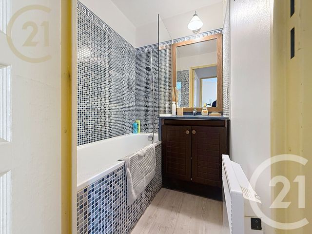 Afficher la photo en grand Appartement T3 à vendre - 3 pièces - 35.64 m2 - CANNES LA BOCCA - 06 - PROVENCE-ALPES-COTE-D-AZUR - Century 21 Immobilier Service