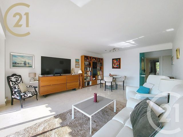 Afficher la photo en grand Appartement F3 à vendre - 3 pièces - 82.4 m2 - CANNES - 06 - PROVENCE-ALPES-COTE-D-AZUR - Century 21 Immobilier Service