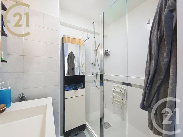 Afficher la photo en grand Appartement F3 à vendre - 3 pièces - 62.01 m2 - CANNES - 06 - PROVENCE-ALPES-COTE-D-AZUR - Century 21 Immobilier Service