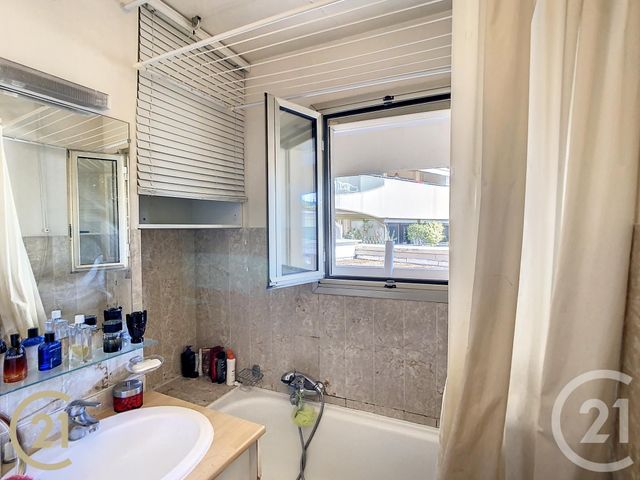 Afficher la photo en grand Appartement F2 à louer - 2 pièces - 32.61 m2 - CANNES - 06 - PROVENCE-ALPES-COTE-D-AZUR - Century 21 Immobilier Service