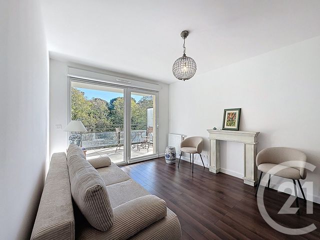 Appartement T2 à louer - 2 pièces - 38.03 m2 - CANNES LA BOCCA - 06 - PROVENCE-ALPES-COTE-D-AZUR - Century 21 Immobilier Service