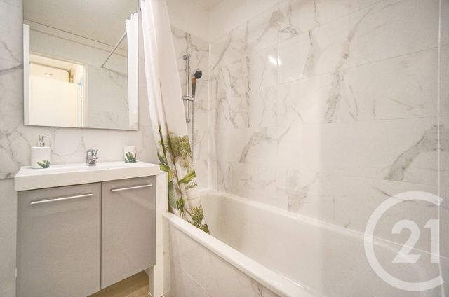 Appartement T2 à louer - 2 pièces - 27.85 m2 - CANNES LA BOCCA - 06 - PROVENCE-ALPES-COTE-D-AZUR - Century 21 Immobilier Service