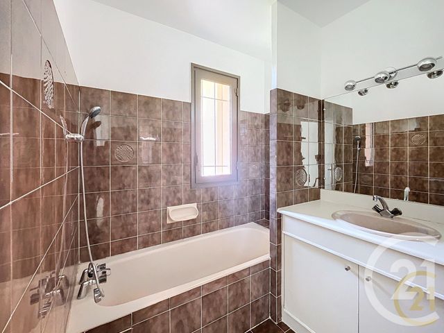 Appartement T2 à louer - 2 pièces - 42.0 m2 - MANDELIEU LA NAPOULE - 06 - PROVENCE-ALPES-COTE-D-AZUR - Century 21 Immobilier Service