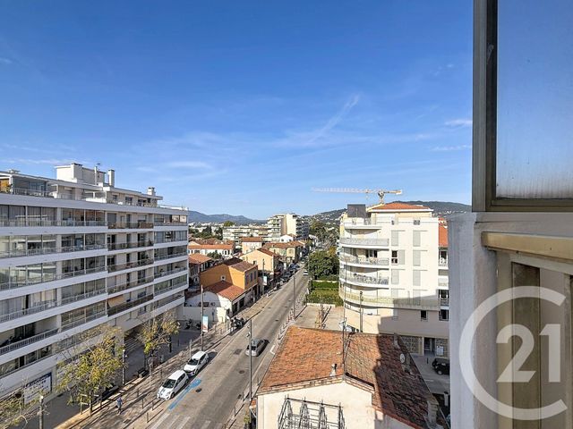 Appartement T4 à louer - 3 pièces - 76.27 m2 - CANNES LA BOCCA - 06 - PROVENCE-ALPES-COTE-D-AZUR - Century 21 Immobilier Service